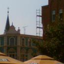 Stary Rynek od ul. Krótkiej - zielona kamienica ponad parasoli - panoramio